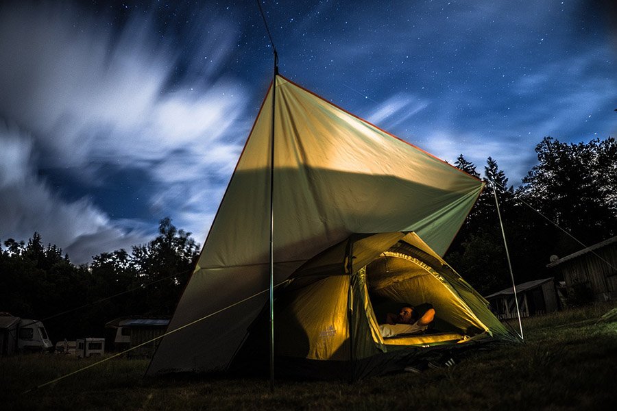 Tent with tarp