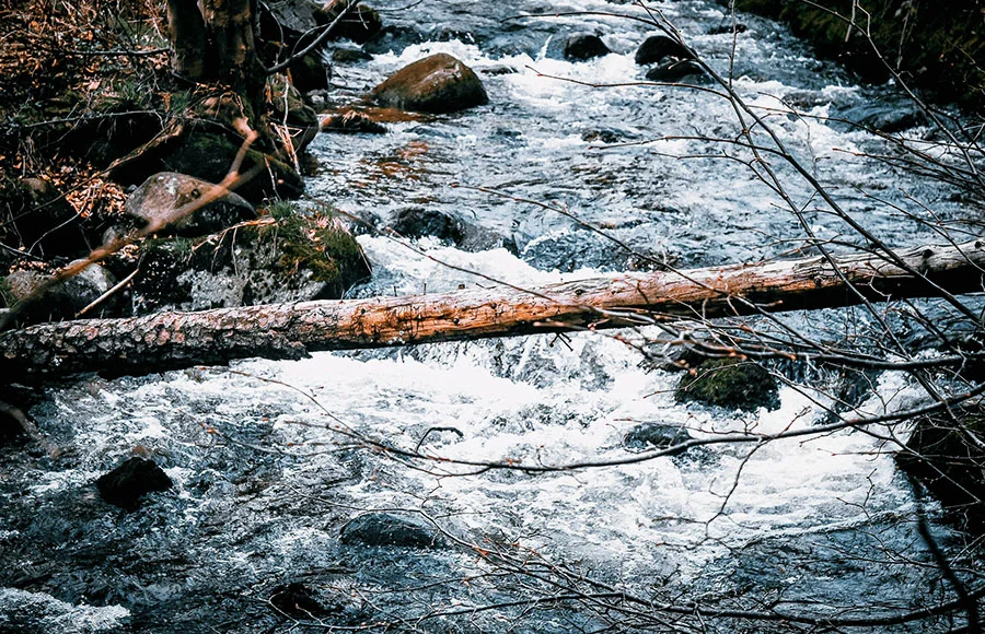 Kayaking upstream - safety