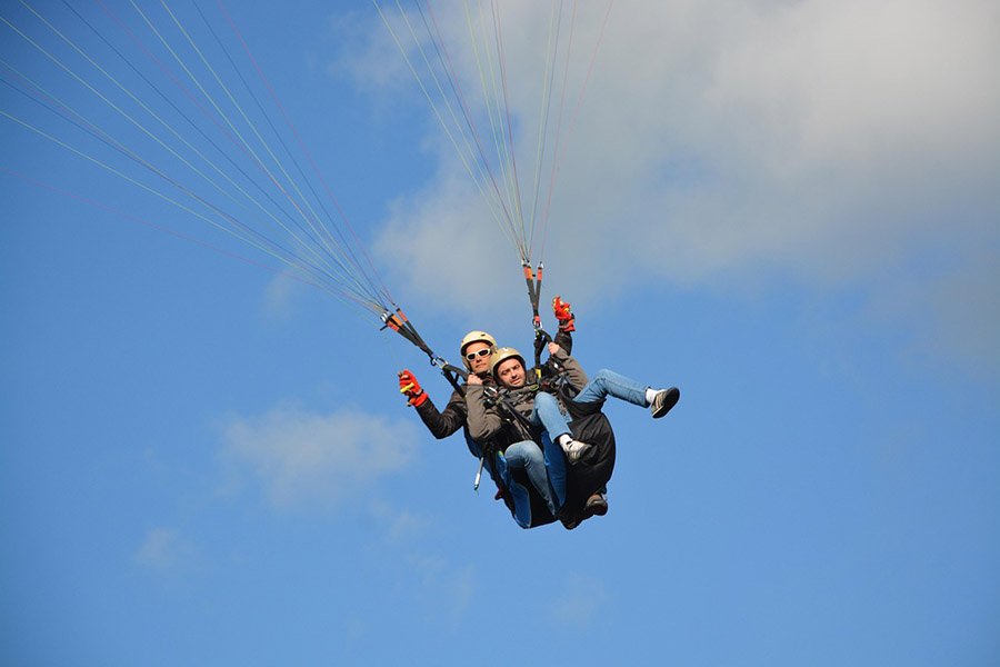 Tandem paragliding